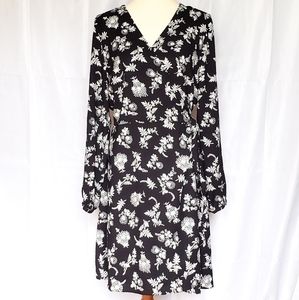 NWT LOFT Black & White Floral Wrap Dress w…